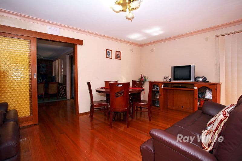 8 Vega Close, NOBLE PARK VIC 3174, Noble Park - Thumbnail 2