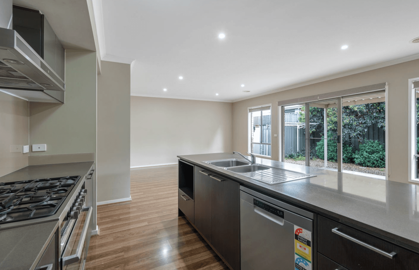20 Taylan Street, Craigieburn VIC 3064, Craigieburn - Thumbnail 2