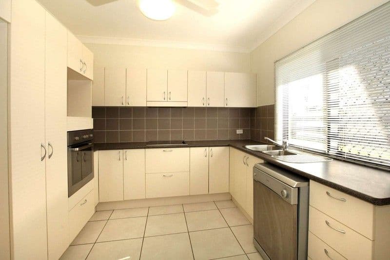 10 Summerland Drive, DEERAGUN QLD 4818, Deeragun - Thumbnail 2