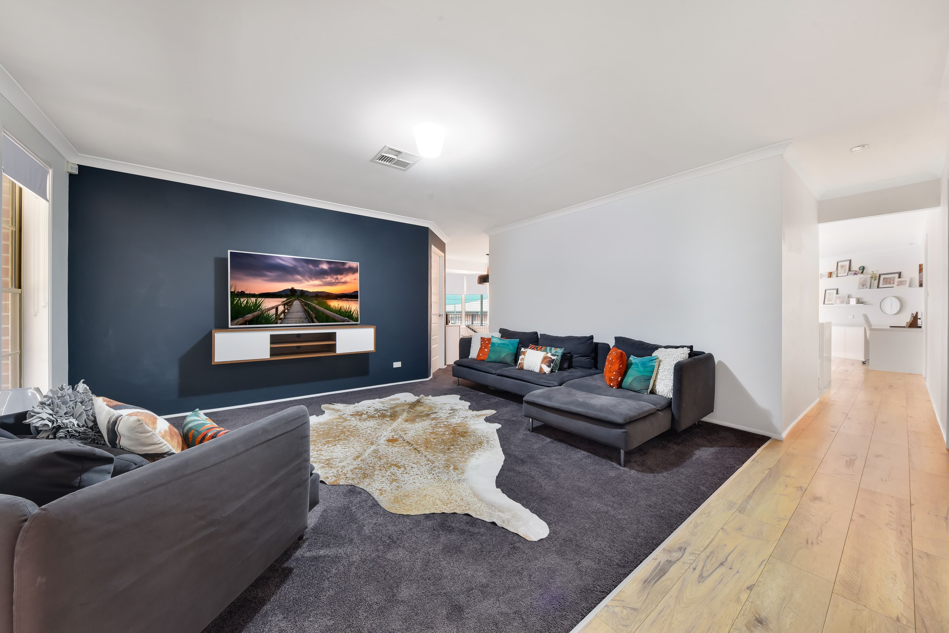 84 Sir John Jamison Circuit, Glenmore Park - Thumbnail 3