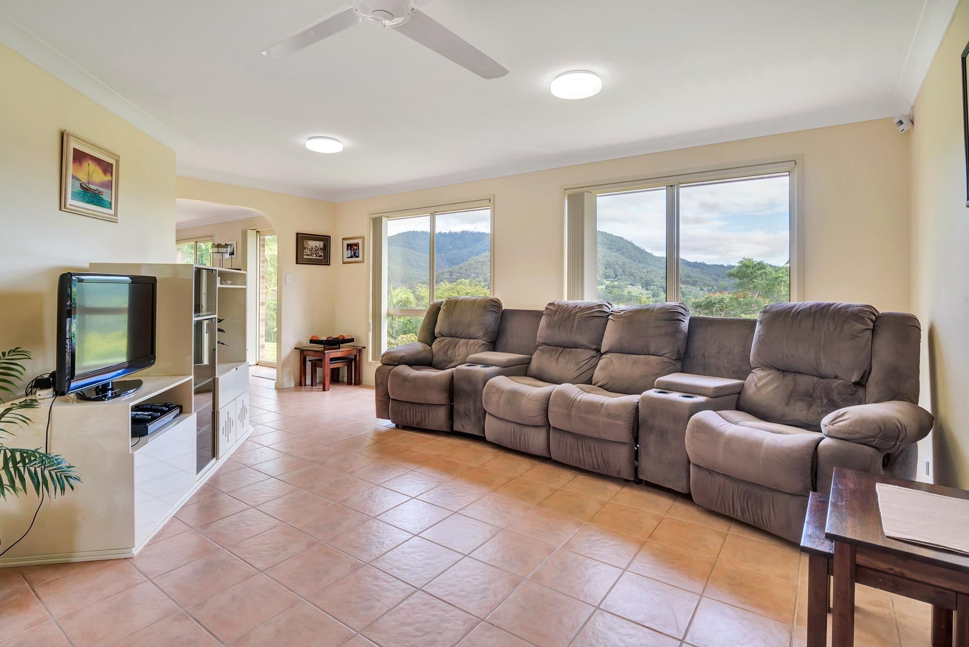 15 Glen Circuit, Clagiraba QLD 4211, Clagiraba - Thumbnail 3