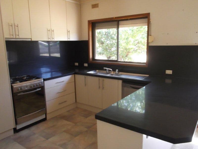14 Sauvignon Drive, COROWA NSW 2646, Corowa - Thumbnail 3