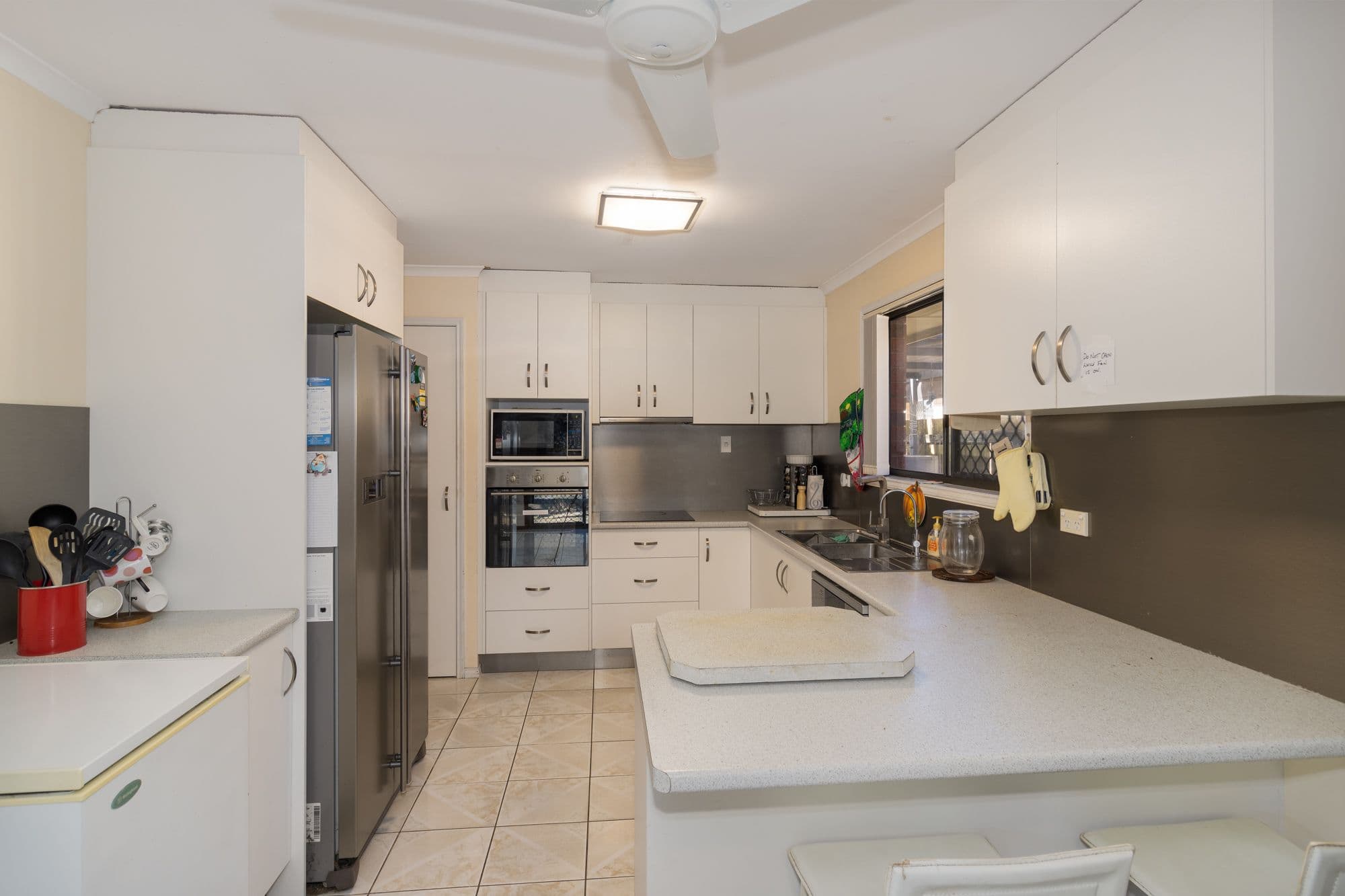 30 Limpus Street, Urangan QLD 4655, Urangan - Thumbnail 2