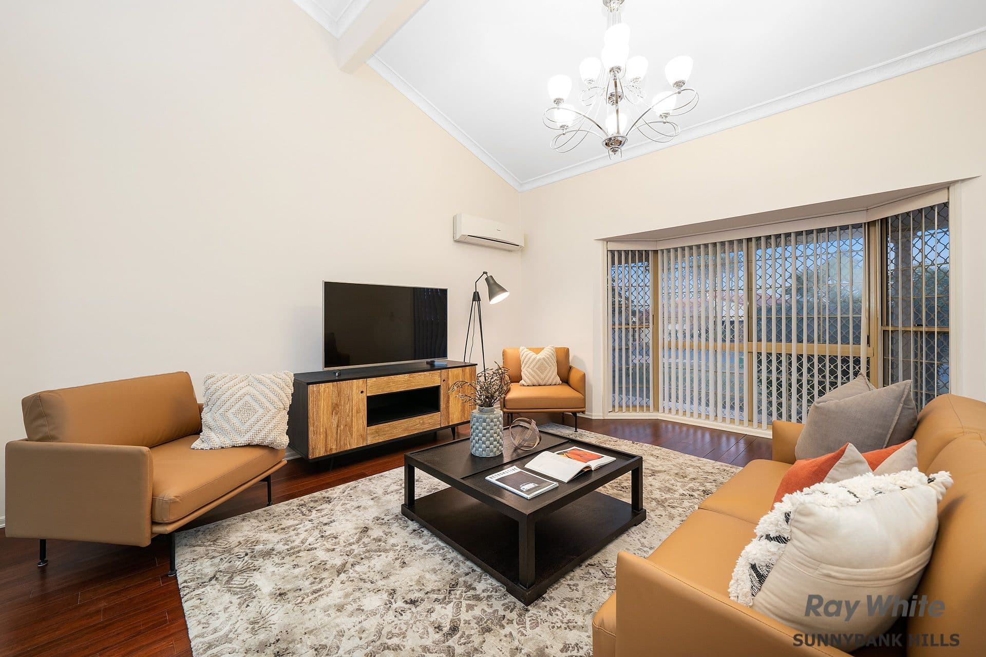 22 Alphitonia Crescent, Sunnybank Hills QLD 4109, Sunnybank Hills - Thumbnail 2