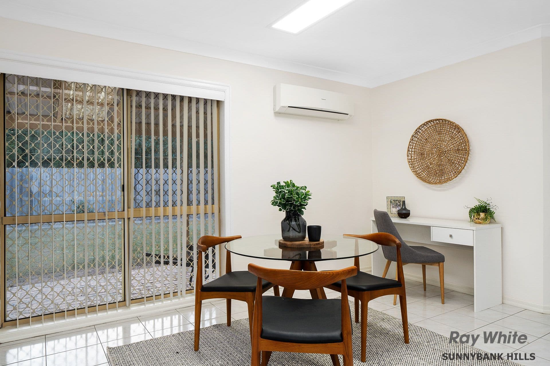 22 Alphitonia Crescent, Sunnybank Hills QLD 4109, Sunnybank Hills - Thumbnail 4