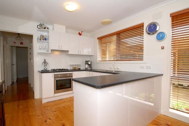13 Quartok Avenue, WERRIBEE VIC 3030, Werribee - Thumbnail 2