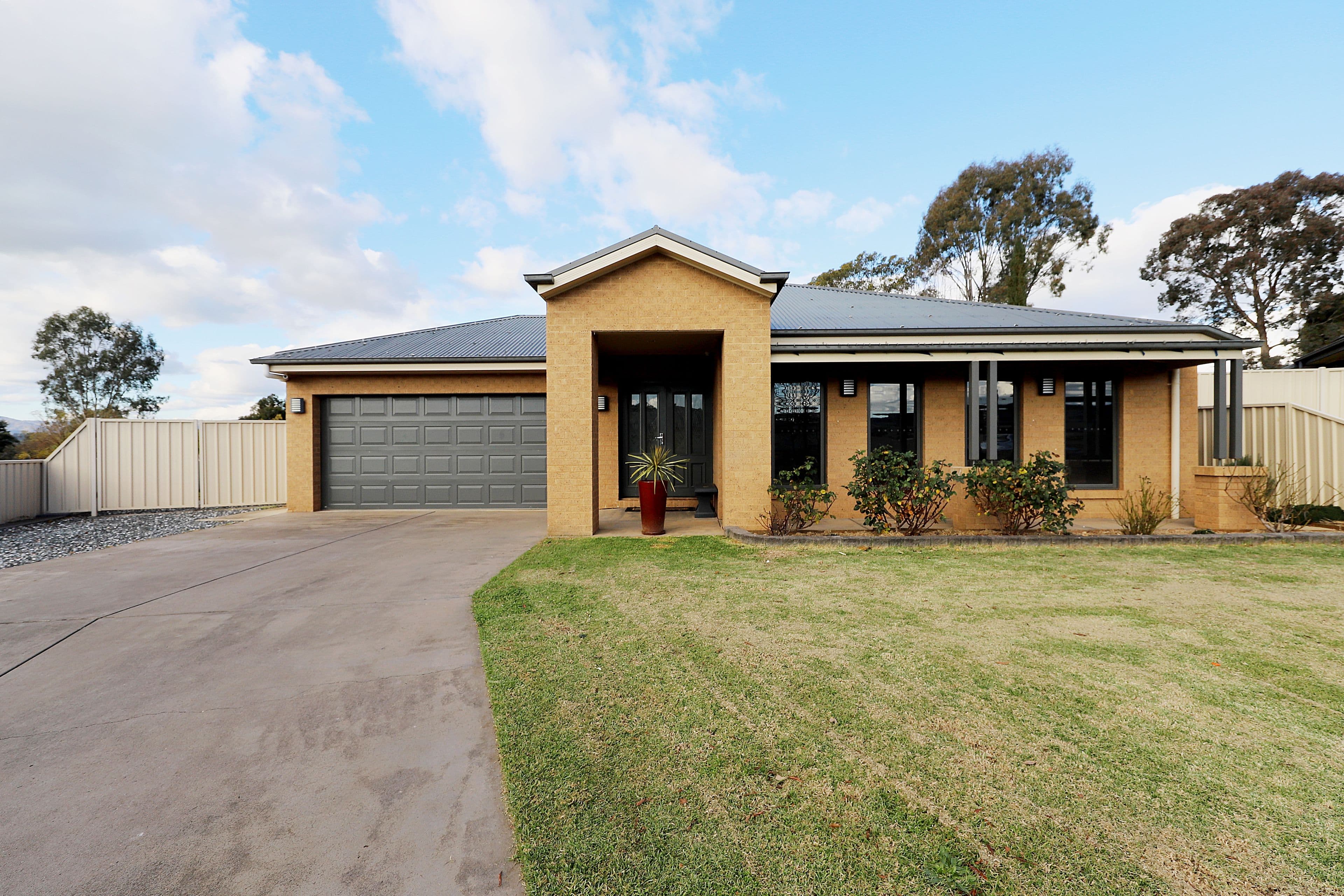 37-39 Jeffery Circuit, Tumut NSW 2720, Tumut - Image 1