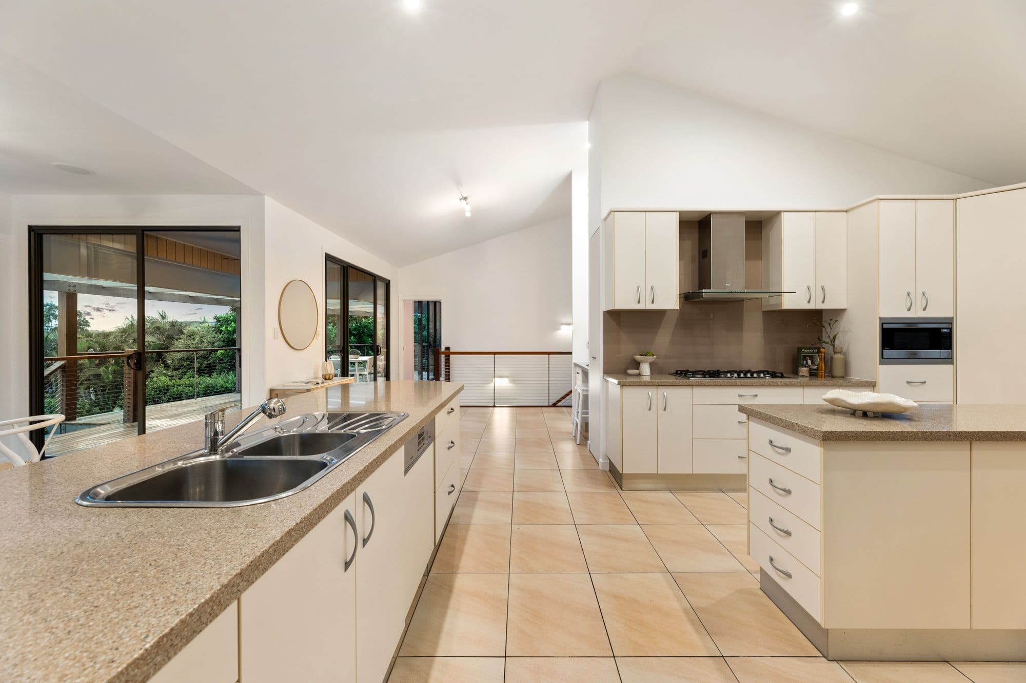 9 Chisholm Court, Mount Ommaney QLD 4074, Mount Ommaney - Thumbnail 5