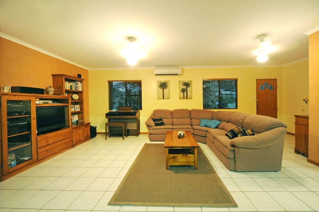 10 Jones Road, Cannonvale QLD 4802, Cannonvale - Thumbnail 3