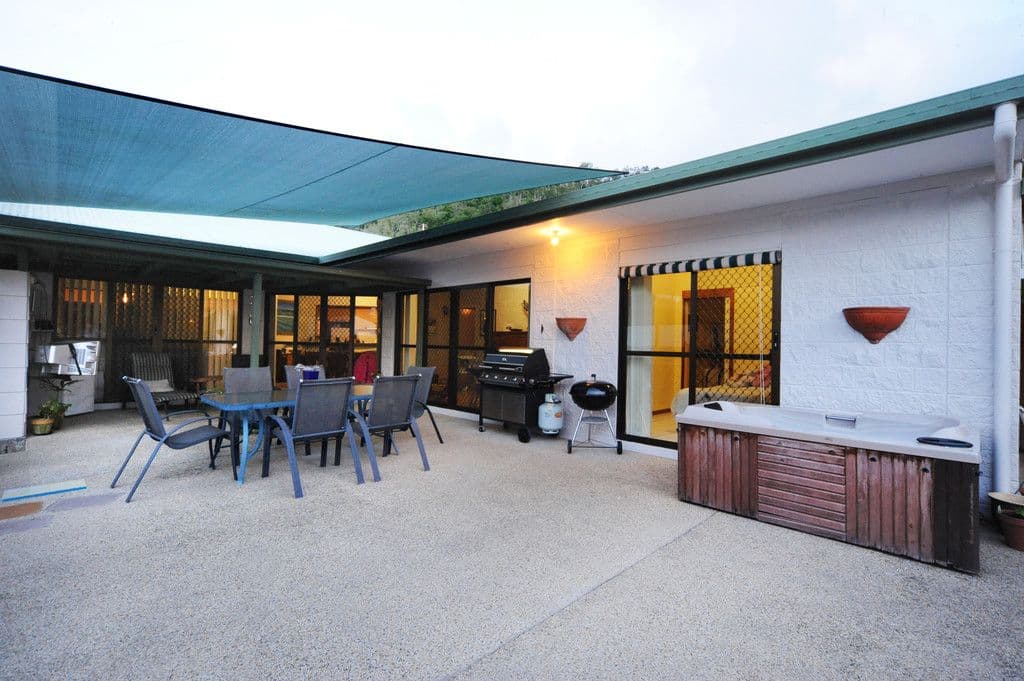 10 Jones Road, Cannonvale QLD 4802, Cannonvale - Thumbnail 4