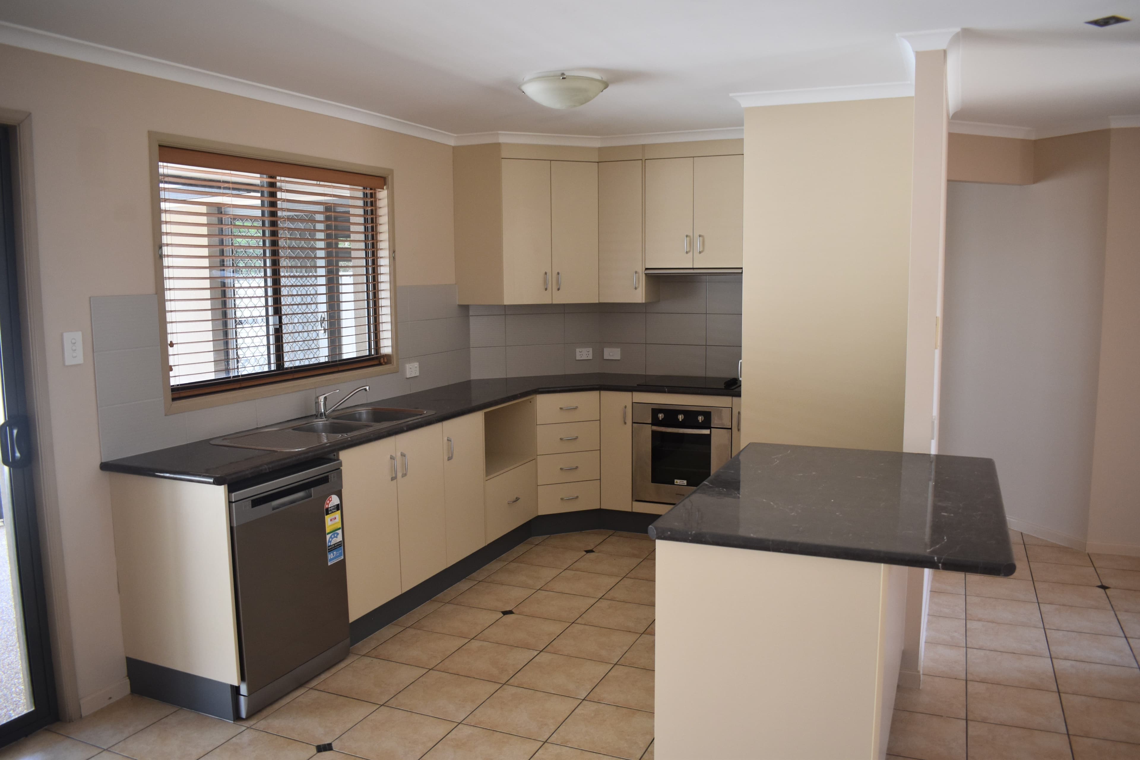 5 Brokenwood Street, Emerald QLD 4720, Emerald - Thumbnail 2