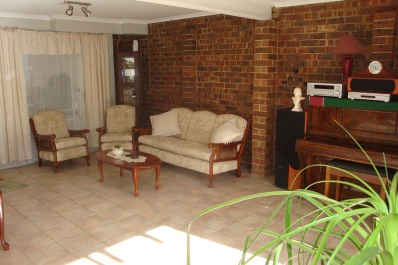 11  Grevillea Close, BOSSLEY PARK NSW 2176, Bossley Park - Thumbnail 3