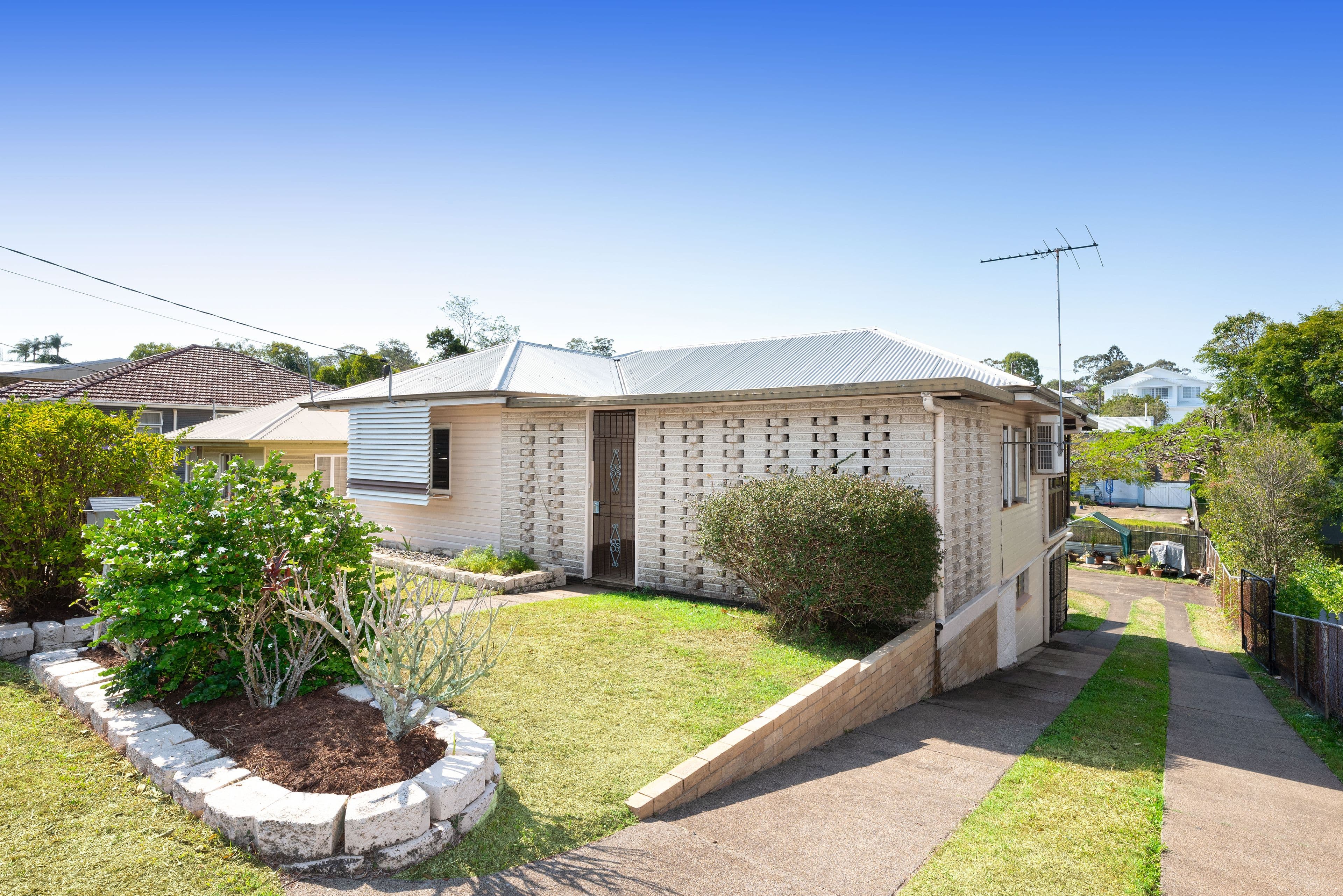60 Melbourne Avenue, Camp Hill QLD 4152, Camp Hill - Thumbnail 2