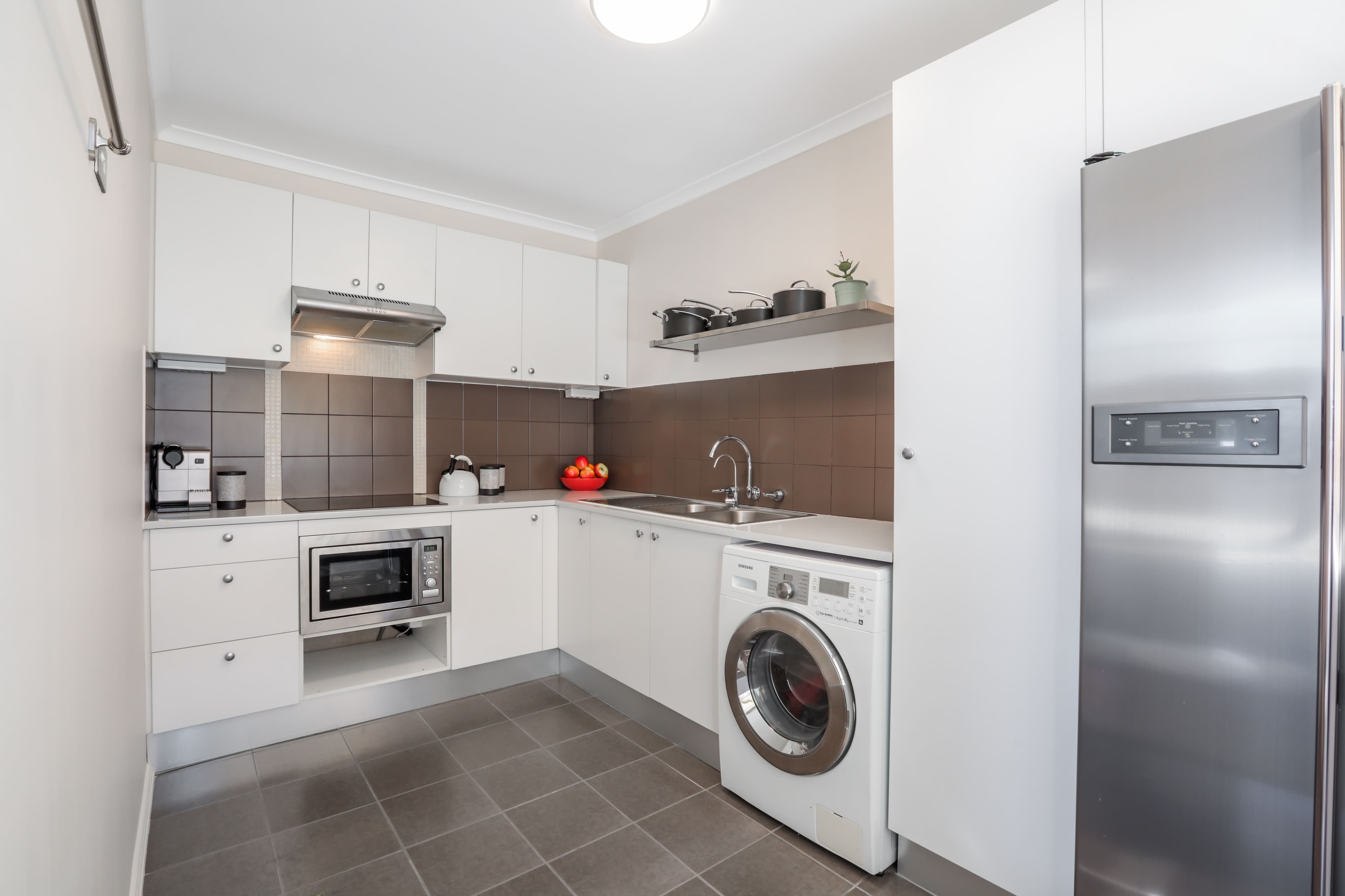 2/13 Tabilban Street, Burleigh Heads QLD 4220, Burleigh Heads - Thumbnail 3