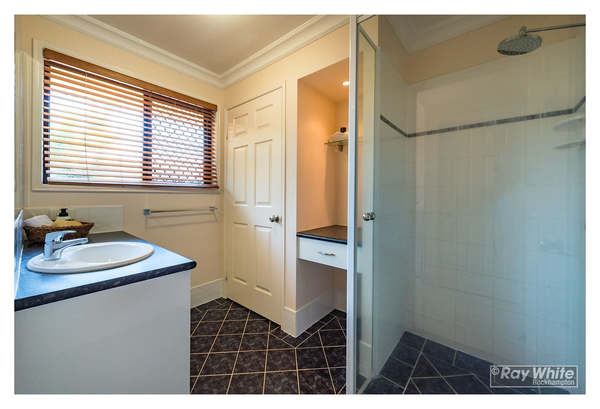 7 Oakland Court, Norman Gardens QLD 4701, Norman Gardens - Thumbnail 7