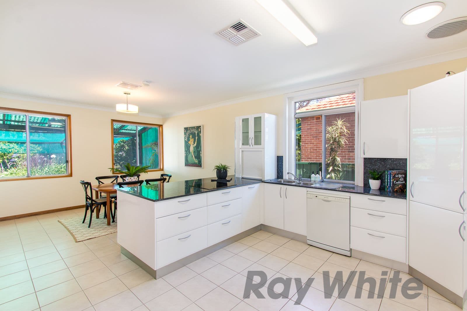 213 Lawson Street, Hamilton South - Thumbnail 3