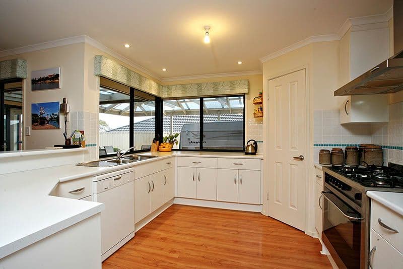 18 Torquay Drive, SEAFORD RISE SA 5169, Seaford Rise - Thumbnail 2