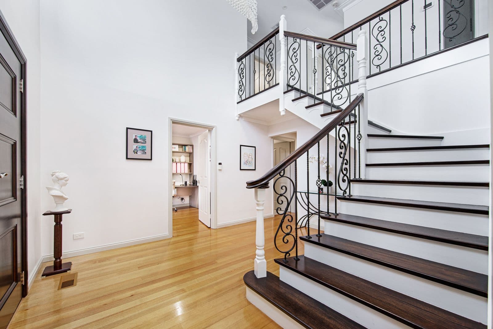 42 Strathconnan Place, Wheelers Hill VIC 3150, Wheelers Hill - Thumbnail 2