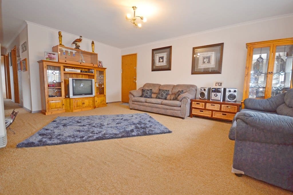 3 Clover Street, WENDOUREE VIC 3355, Wendouree - Thumbnail 2
