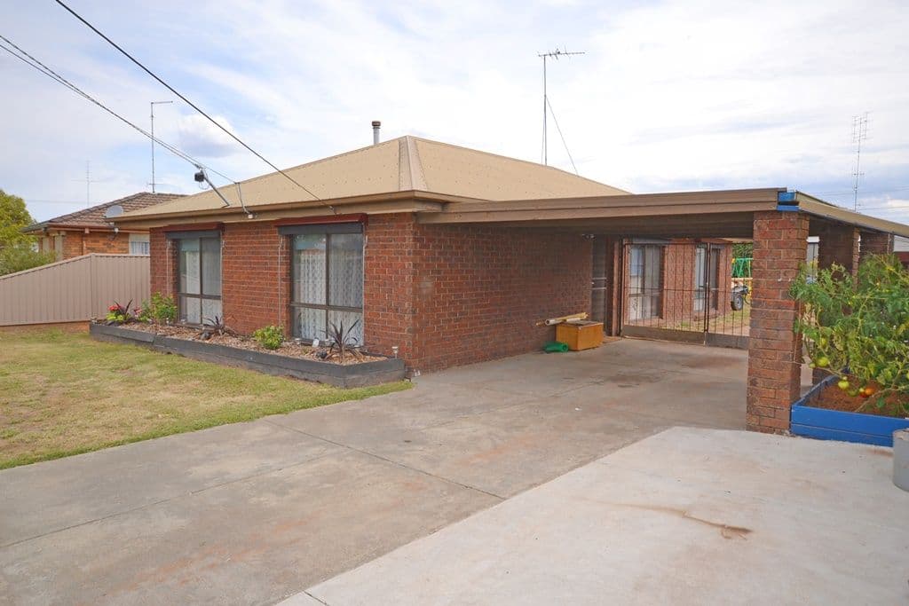 3 Clover Street, WENDOUREE VIC 3355, Wendouree - Thumbnail 8