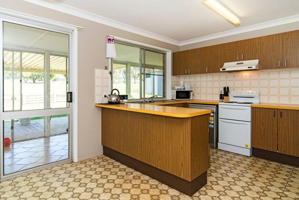 26 Petersens Road, KINGSTHORPE QLD 4400, Kingsthorpe - Thumbnail 4