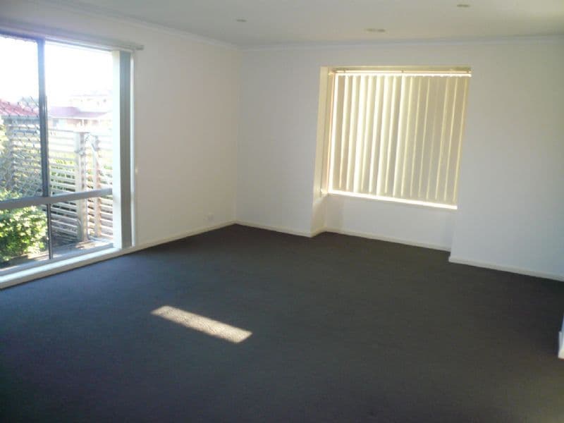 20 McCrae Street, QUEANBEYAN NSW 2620, Queanbeyan West - Thumbnail 2