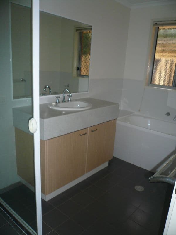 20 McCrae Street, QUEANBEYAN NSW 2620, Queanbeyan West - Thumbnail 4