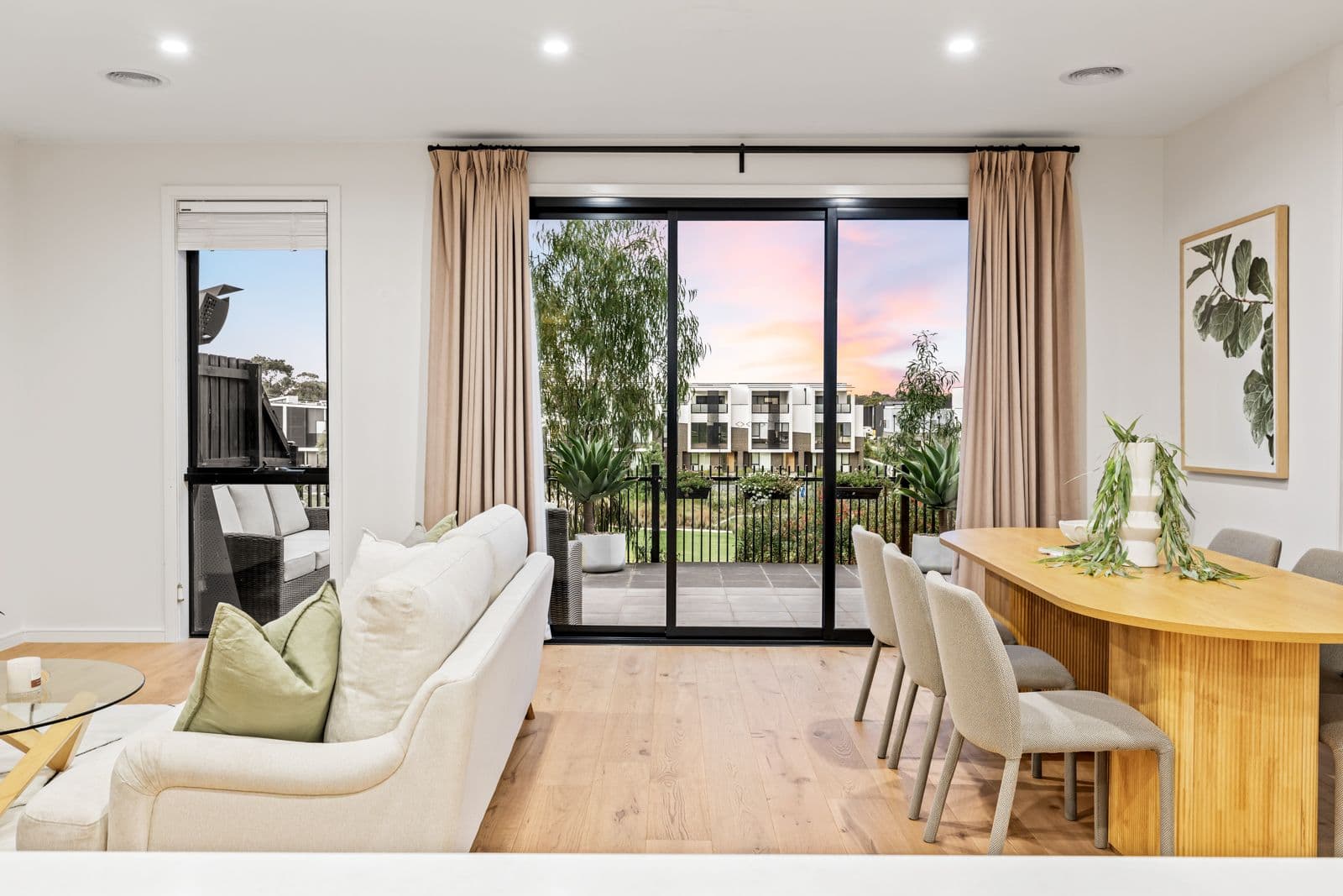25 Northcote Circuit, Burwood East VIC 3151, Burwood East - Thumbnail 2