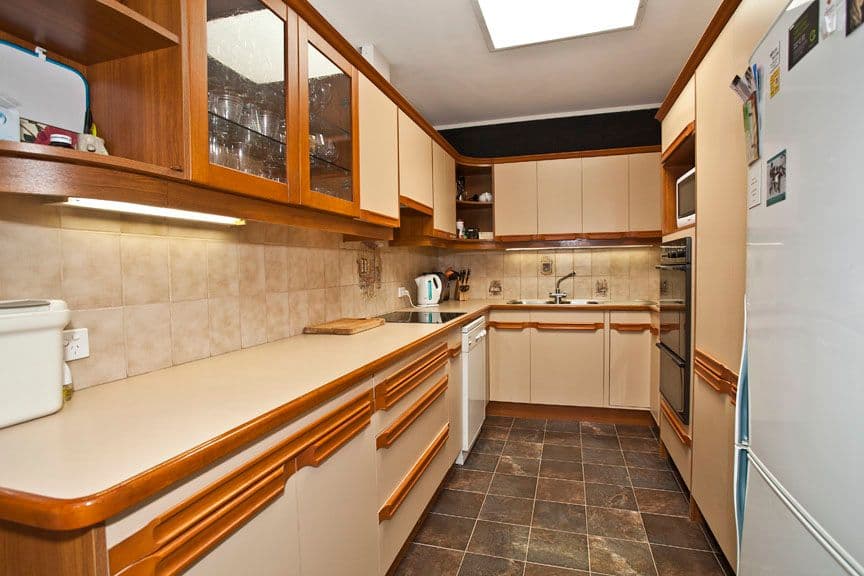 75 Glen Tower Drive, GLEN WAVERLEY VIC 3150, Glen Waverley - Thumbnail 4