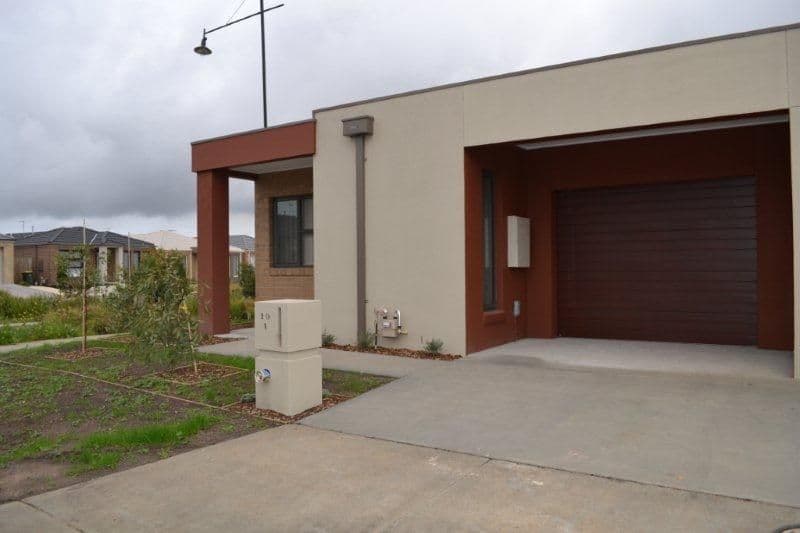19 Larson Avenue, TARNEIT VIC 3029, Tarneit - Thumbnail 2