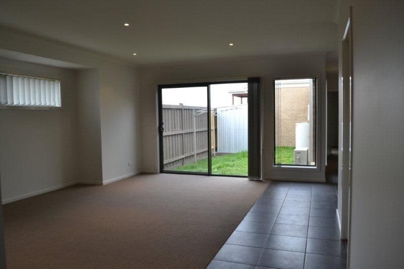 19 Larson Avenue, TARNEIT VIC 3029, Tarneit - Thumbnail 3