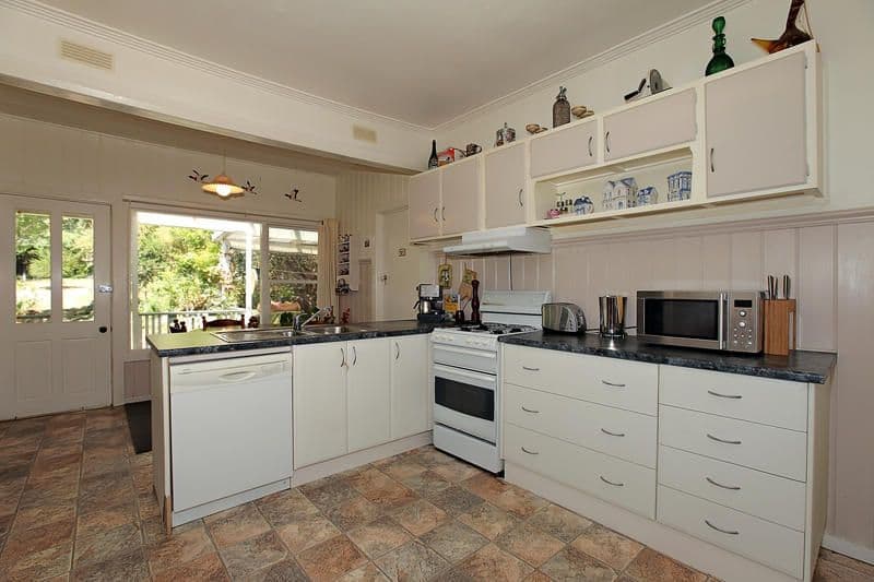 32 Kangaroo Ground Road, WATTLE GLEN VIC 3096, Wattle Glen - Thumbnail 3