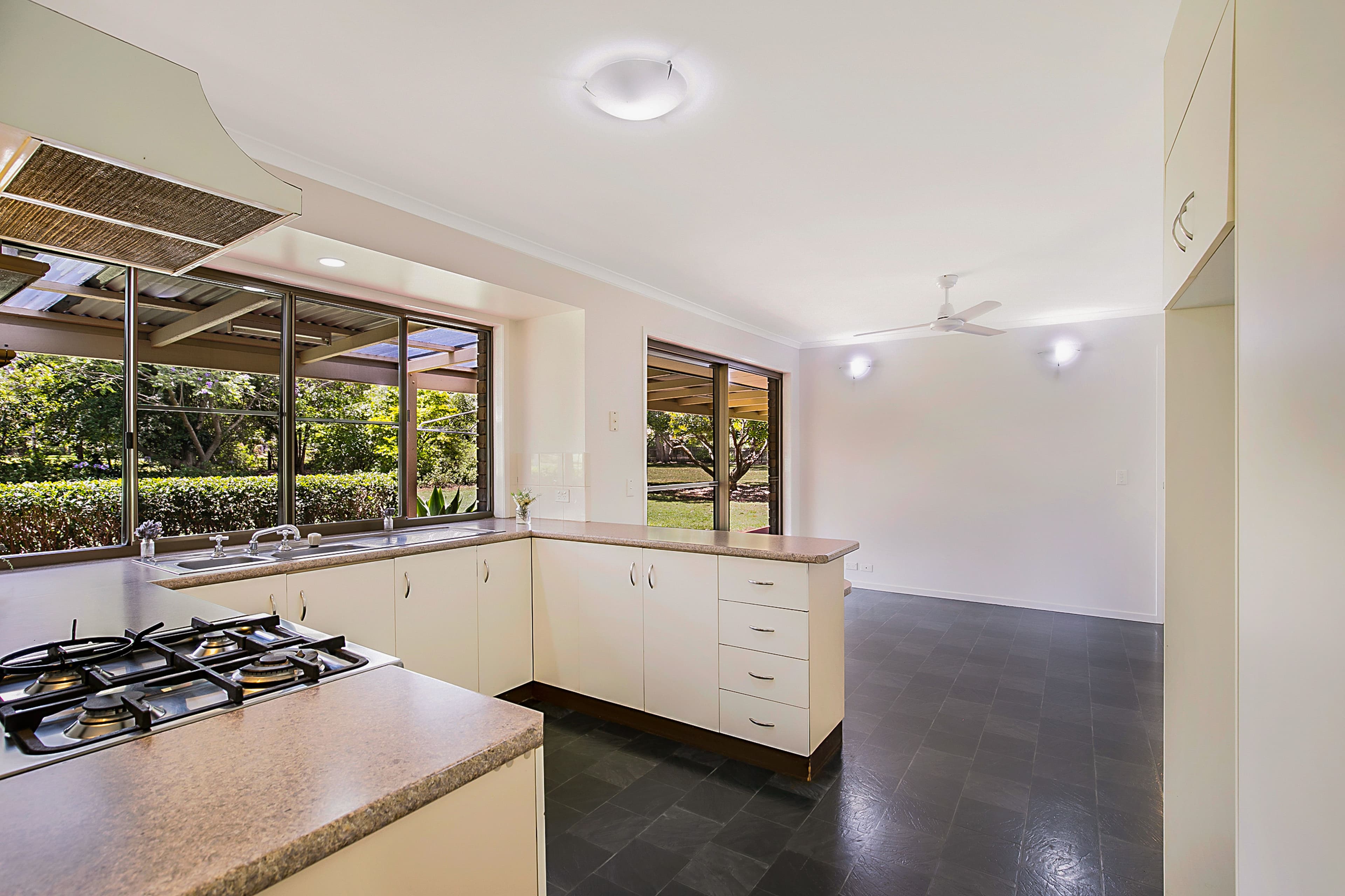 24 Sunray Drive, Highfields QLD 4352, Highfields - Thumbnail 6
