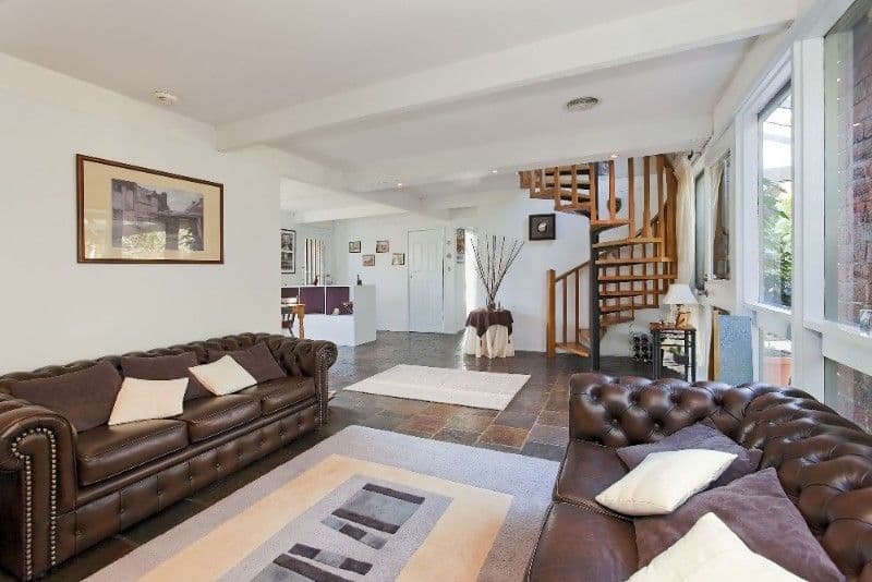 4 Vaucluse Court, WHEELERS HILL VIC 3150, Wheelers Hill - Image 1