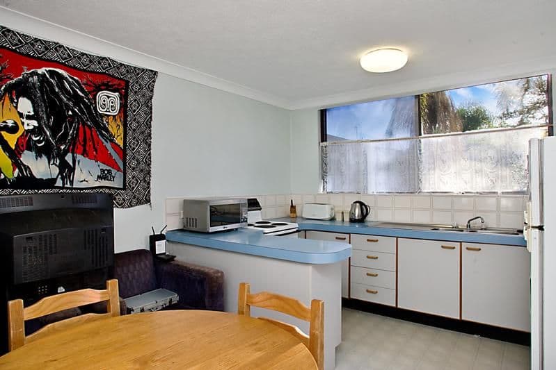 6 Brooke Avenue, Palm Beach QLD 4221, Palm Beach - Thumbnail 2