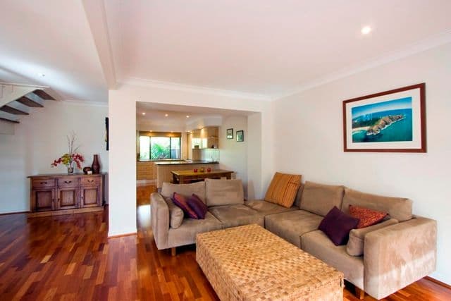 1 'Saint Agnes', 7 Aquila Court, MERMAID WATERS QLD 4218, Mermaid Waters - Image 1