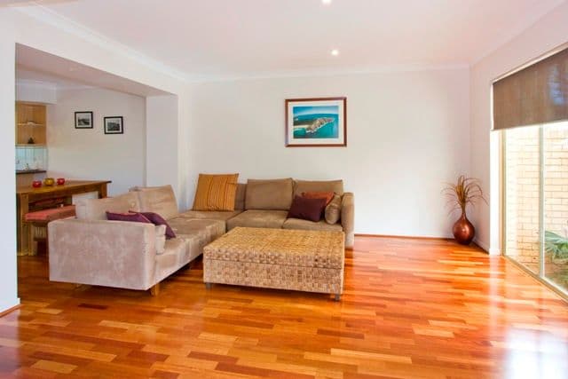 1 'Saint Agnes', 7 Aquila Court, MERMAID WATERS QLD 4218, Mermaid Waters - Thumbnail 2