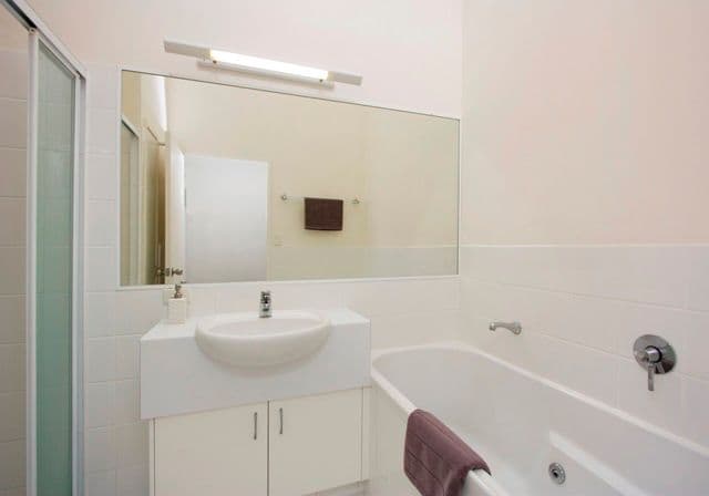 1 'Saint Agnes', 7 Aquila Court, MERMAID WATERS QLD 4218, Mermaid Waters - Thumbnail 6