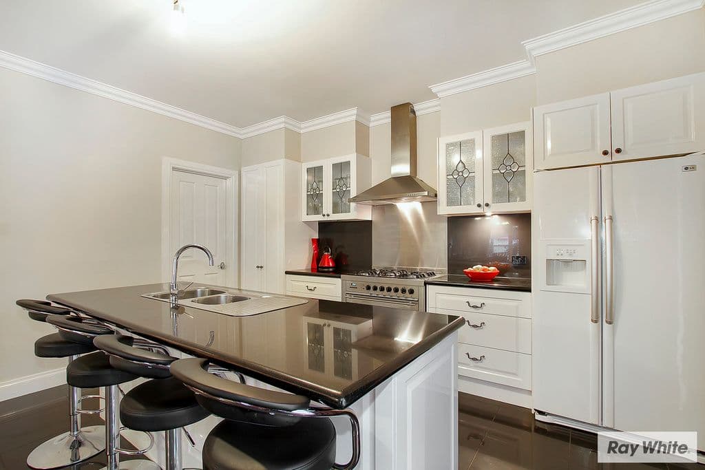 7 PACIFIC Drive, MOOROOLBARK VIC 3138, Mooroolbark - Thumbnail 2