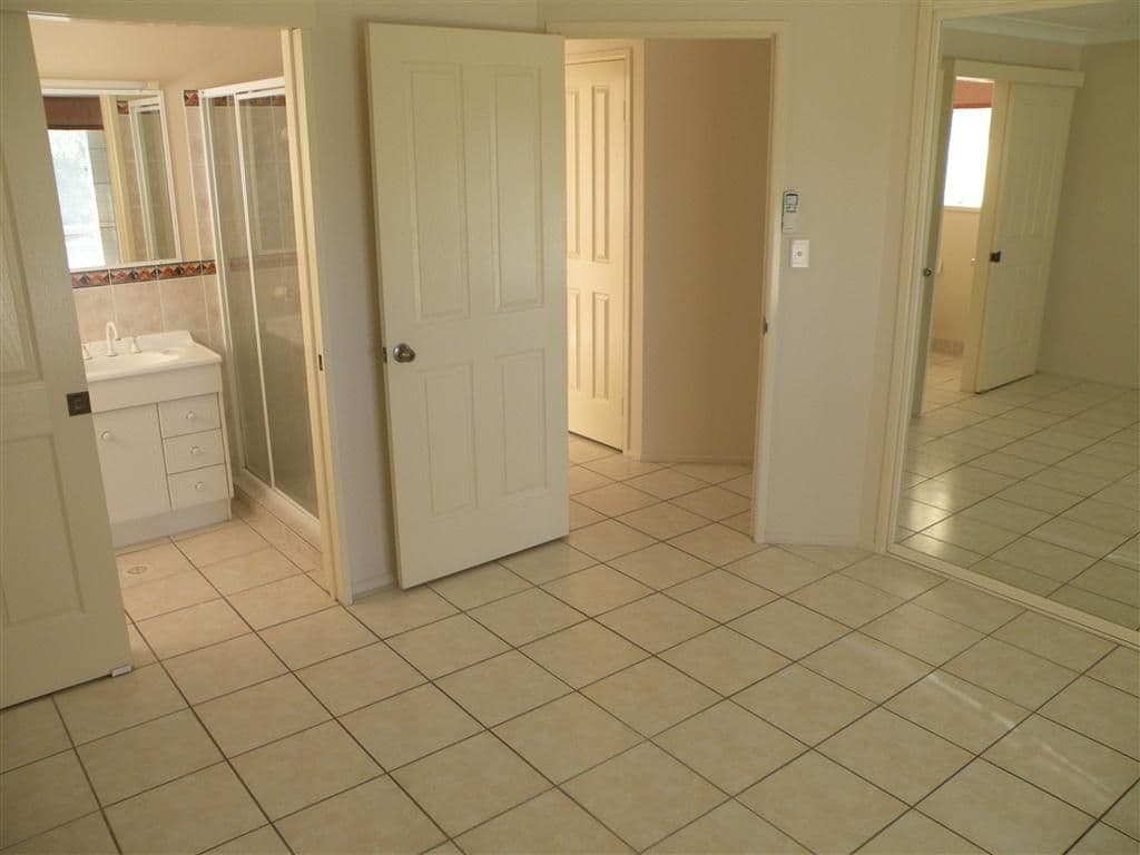 320 Denham Street, THE RANGE QLD 4700, The Range - Thumbnail 2