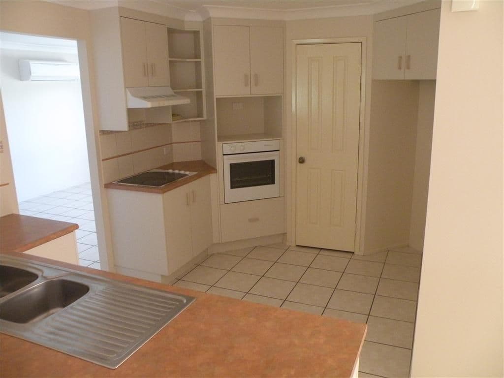 320 Denham Street, THE RANGE QLD 4700, The Range - Thumbnail 3