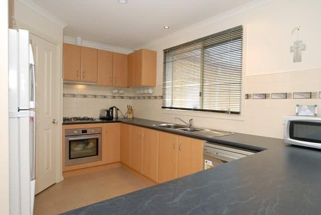 13 Solander Grove, TARNEIT VIC 3029, Tarneit - Thumbnail 2