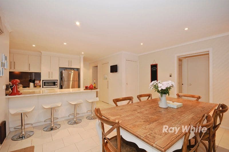 3 Blackfriars Close, WANTIRNA VIC 3152, Wantirna - Thumbnail 2