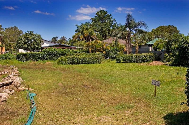 18 Crescent Avenue, HOPE ISLAND QLD 4212, Hope Island - Thumbnail 2