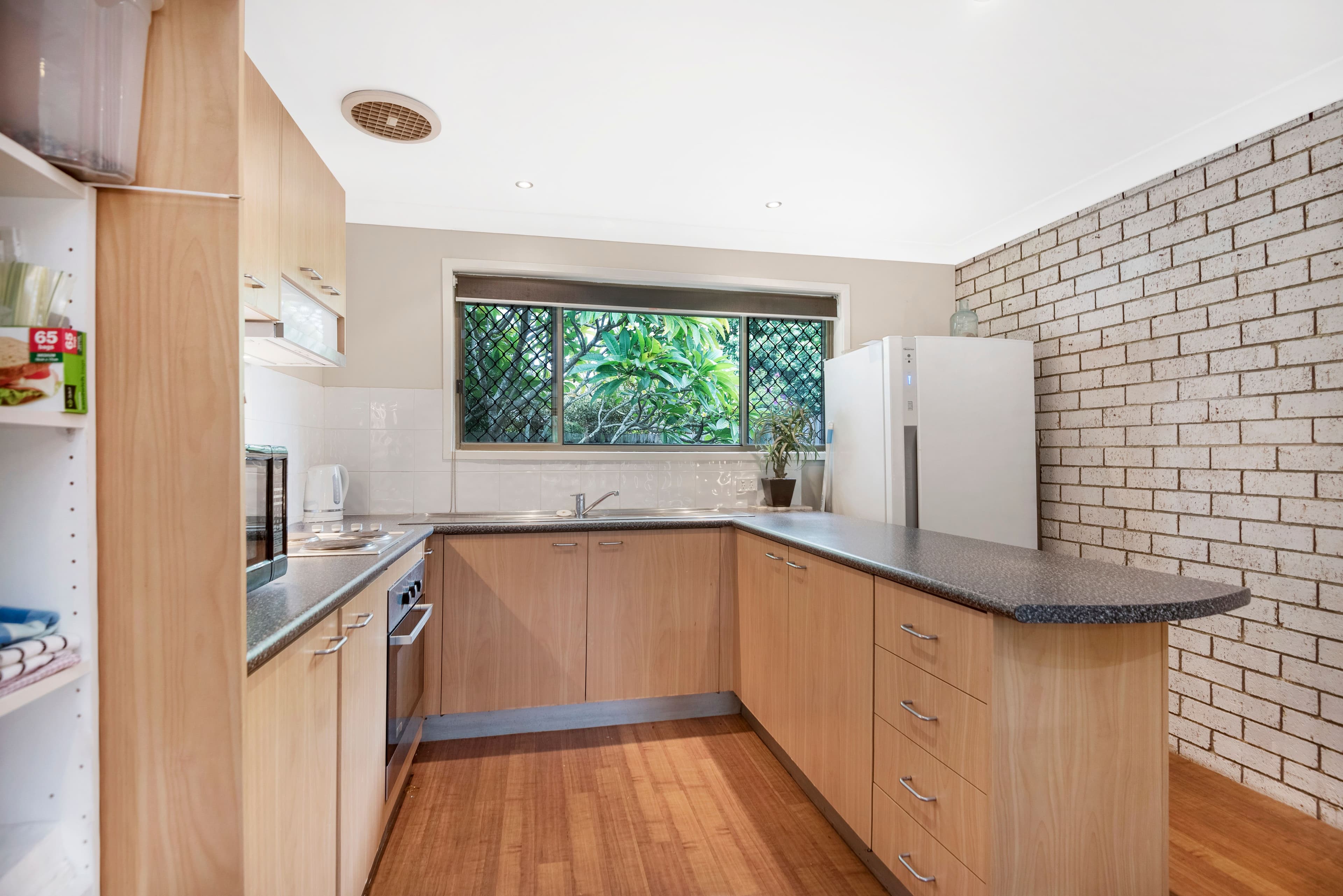 4 Cotinga Crescent, Burleigh Waters QLD 4220, Burleigh Waters - Thumbnail 4