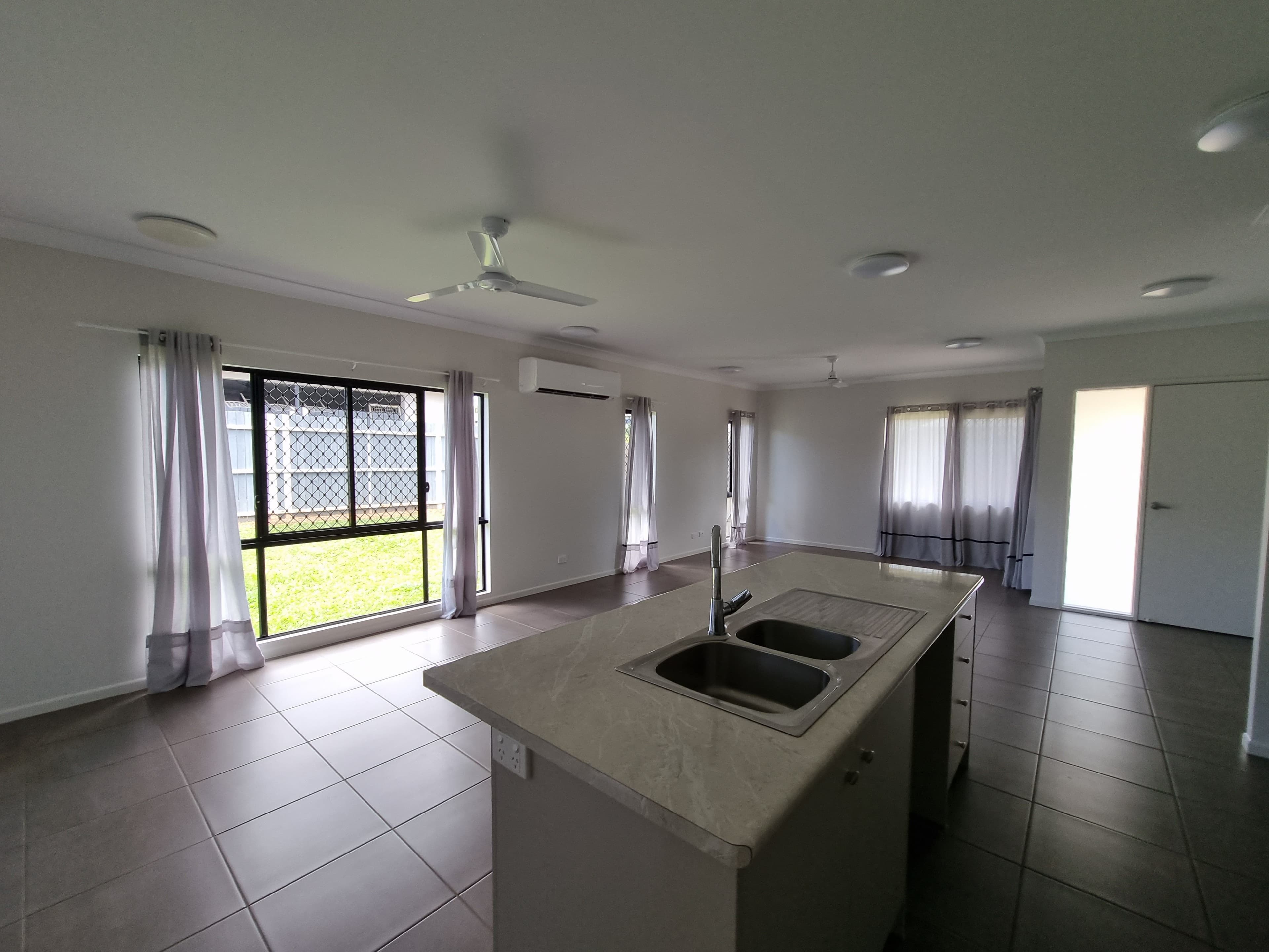 11 Damien Street, Mareeba QLD 4880, Mareeba - Thumbnail 2