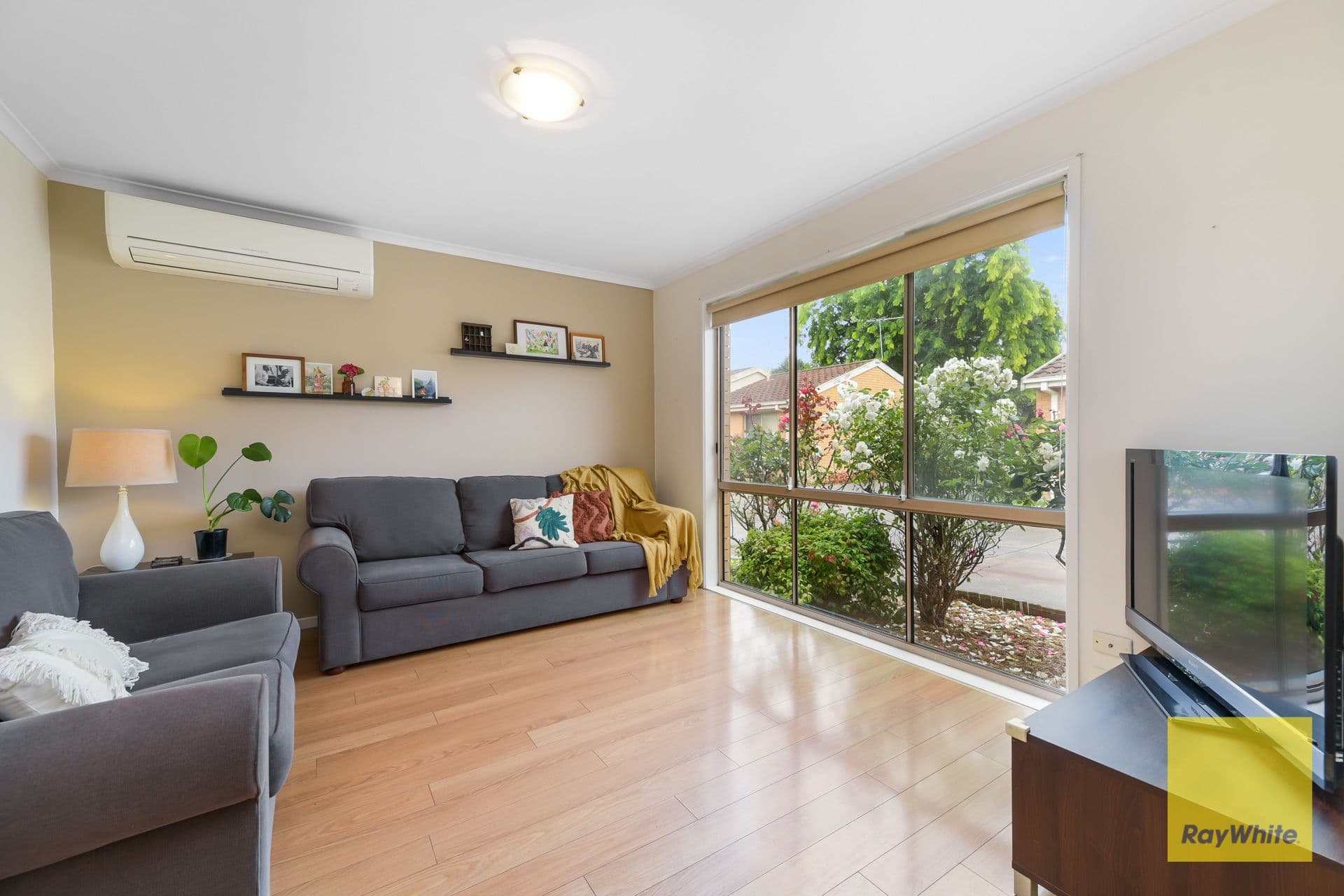 37 John Hunter Drive, Endeavour Hills VIC 3802, Endeavour Hills - Thumbnail 2