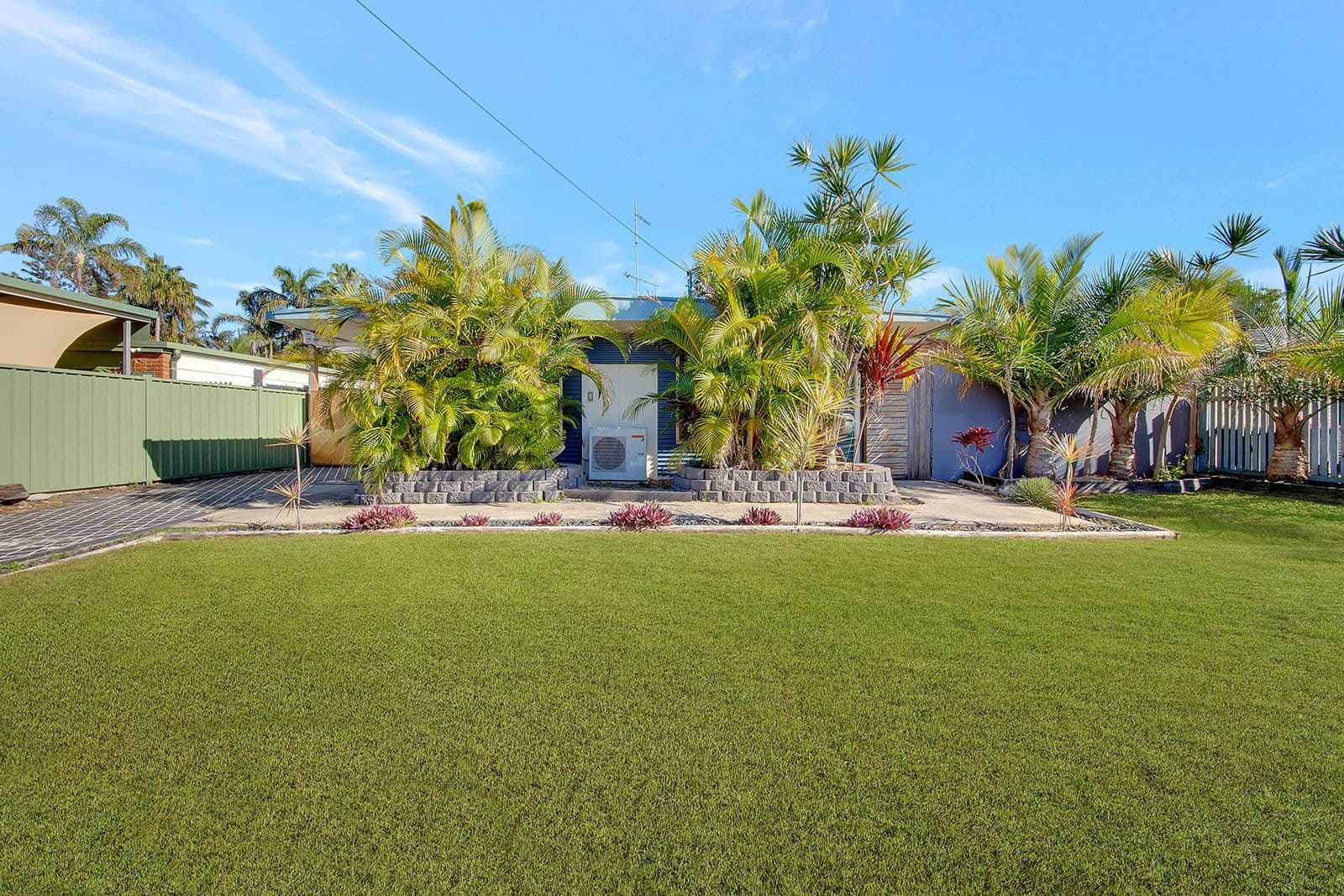 9 Alexander Street, Boyne Island QLD 4680, Boyne Island - Thumbnail 2