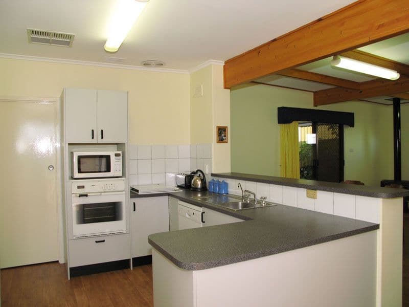 38 Clare Avenue, Athelstone SA 5076, Athelstone - Thumbnail 2