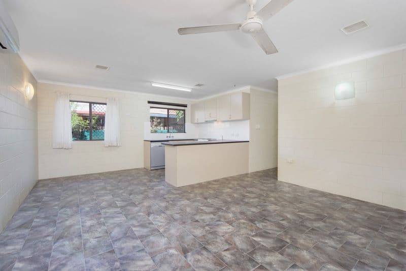 30 Strombus Avenue, TRINITY BEACH QLD 4879, Trinity Beach - Thumbnail 2